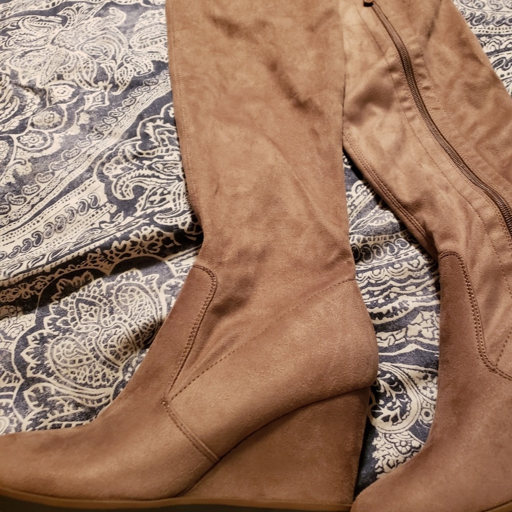 Boots - Picture 2 of 6